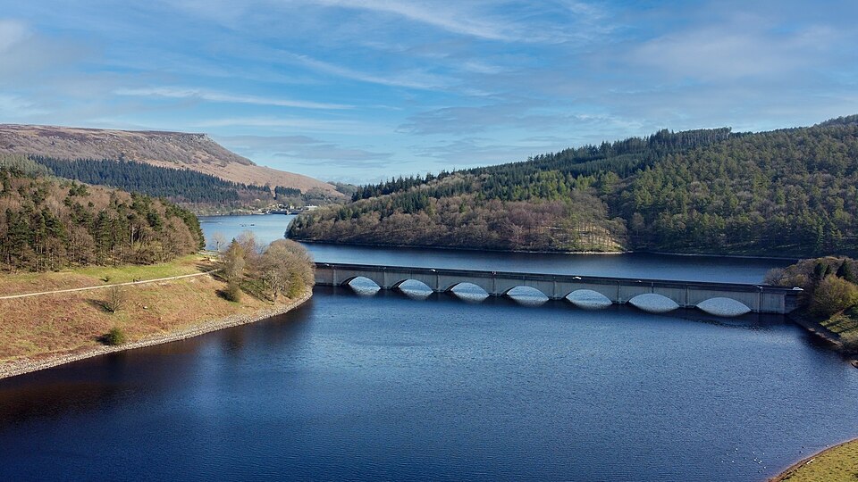 Aerial view of Ladybower reservoir, with Bamford Edge in the distance - 51844490452 13c8b224ef